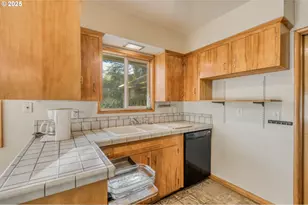 12720 SE Alder St, Portland, OR 97233 - Photo 8