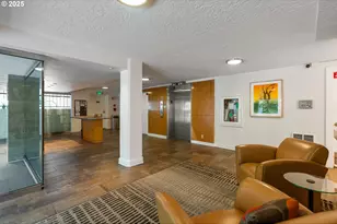 2211 SW Park Pl, Portland, OR 97205 - Photo 4