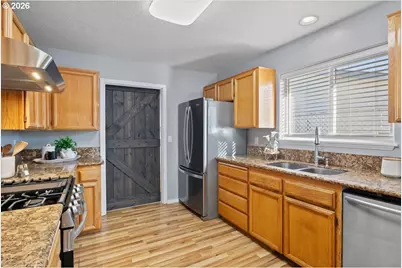 4240 NE Paintbrush Ct, Salem, OR 97305 - Photo 12