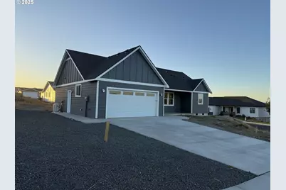 110 Truman Ave, Umatilla, OR 97882 - Photo 2