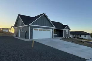 110 Truman Ave, Umatilla, OR 97882 - Photo 2