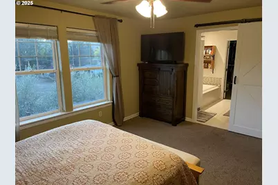 165 Danielle Dr, Winston, OR 97496 - Photo 32
