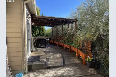 165 Danielle Dr, Winston, OR 97496 - Photo 44