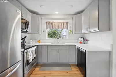 16317 SE Salmon St #B, Portland, OR 97233 - Photo 8