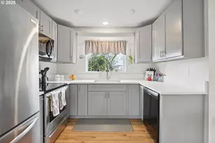 16317 SE Salmon St, Portland, OR 97233 - Photo 8