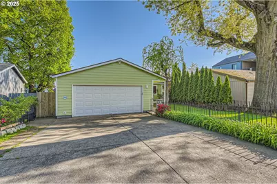 2433 NE Saratoga St, Portland, OR 97211 - Photo 2