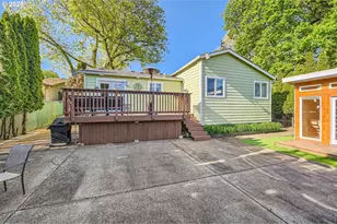 2433 NE Saratoga St, Portland, OR 97211 - Photo 26