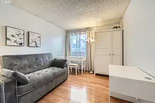 2433 NE Saratoga St, Portland, OR 97211 - Photo 18