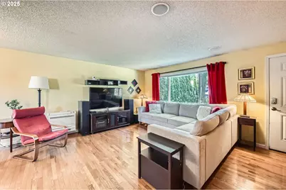 2433 NE Saratoga St, Portland, OR 97211 - Photo 6