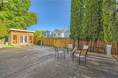 2433 NE Saratoga St, Portland, OR 97211 - Photo 24