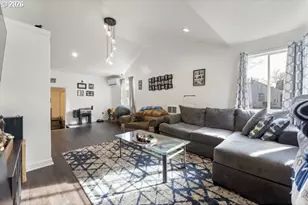 2686 12th St, Salem, OR 97302 - Photo 6