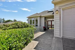 11904 SW Viewcrest Ct, Tigard, OR 97224 - Photo 2