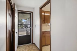334 S Cascade Dr, Woodburn, OR 97071 - Photo 4