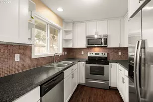 12619 NE Multnomah St, Portland, OR 97230 - Photo 10