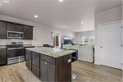 871 NE 6th St, Prineville, OR 97754 - Photo 8