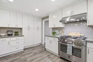 9040 SW 49th Ave, Portland, OR 97219 - Photo 12