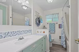 2011 River Loop 1, Eugene, OR 97404 - Photo 40