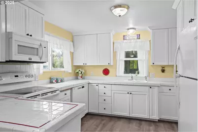 2011 River Loop 1, Eugene, OR 97404 - Photo 36