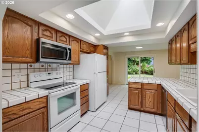 904 NE 196th Ave, Portland, OR 97230 - Photo 6