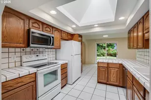 904 NE 196th Ave, Portland, OR 97230 - Photo 6