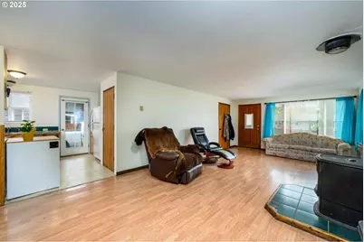 416 Glen Ave, Sutherlin, OR 97479 - Photo 4