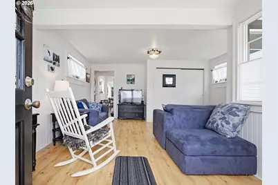 331 10th Ave, Seaside, OR 97138 - Photo 8