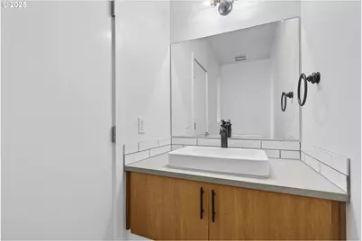 8083 N Leavitt Ave, Portland, OR 97203 - Photo 22