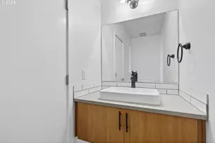 8083 N Leavitt Ave, Portland, OR 97203 - Photo 22