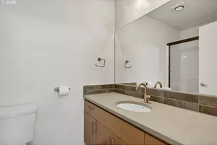 8083 N Leavitt Ave, Portland, OR 97203 - Photo 26