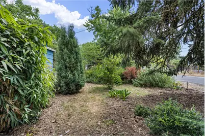 940 W N St, Springfield, OR 97477 - Photo 38