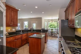 295 Fairway Village Ln, Roseburg, OR 97471 - Photo 2