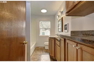 9234 SE Salmon St, Portland, OR 97216 - Photo 14
