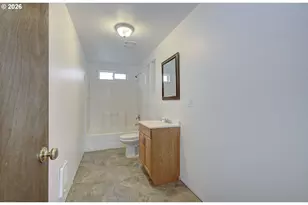 9234 SE Salmon St, Portland, OR 97216 - Photo 22