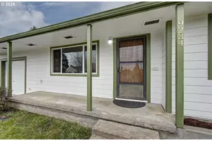 9234 SE Salmon St, Portland, OR 97216 - Photo 4