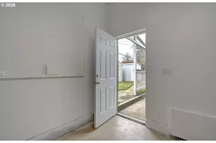 9234 SE Salmon St, Portland, OR 97216 - Photo 32