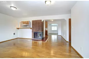 9234 SE Salmon St, Portland, OR 97216 - Photo 6