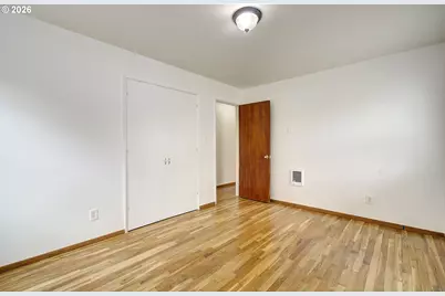 9234 SE Salmon St, Portland, OR 97216 - Photo 16