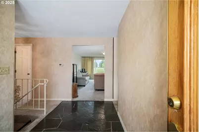 810 22nd Ave NW, Salem, OR 97304 - Photo 8