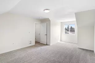 10831 E Burnside St, Portland, OR 97216 - Photo 32