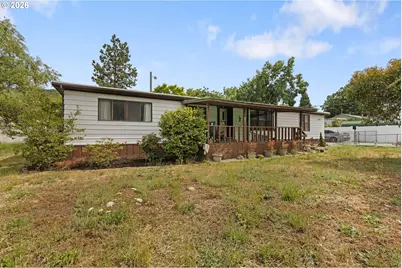 1146 Laura St, Myrtle Creek, OR 97457 - Photo 2