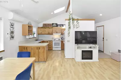 1120 E 24th Ave, Eugene, OR 97403 - Photo 6