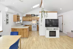 1120 E 24th Ave, Eugene, OR 97403 - Photo 6