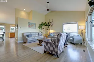 2606 E 10th St, The Dalles, OR 97058 - Photo 4