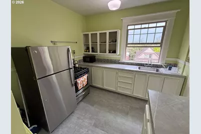 2109 NW Irving St #405, Portland, OR 97210 - Photo 6
