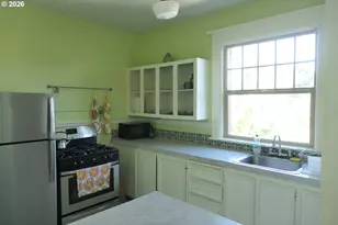 2109 NW Irving St, Portland, OR 97210 - Photo 8