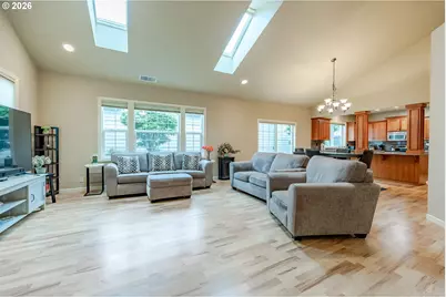 3128 Lake Crest Dr, Eugene, OR 97408 - Photo 2