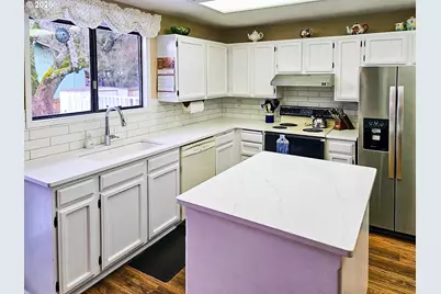 1818 NE Todd St, Roseburg, OR 97470 - Photo 6