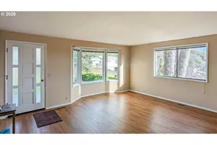 1818 NE Todd St, Roseburg, OR 97470 - Photo 4