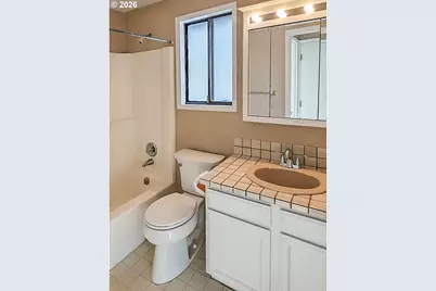 1818 NE Todd St, Roseburg, OR 97470 - Photo 10