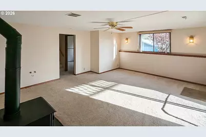 1818 NE Todd St, Roseburg, OR 97470 - Photo 18